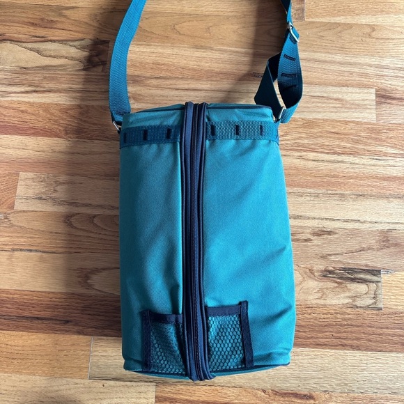 PICNIC Insulated Wine Glass Set Corkscrew Napkin Stopper - Picture 2 of 4